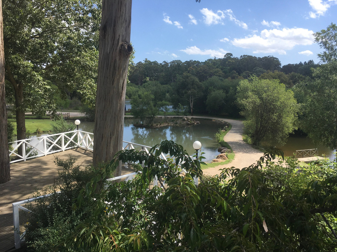 戴尔斯福德湖畔别墅酒店主图