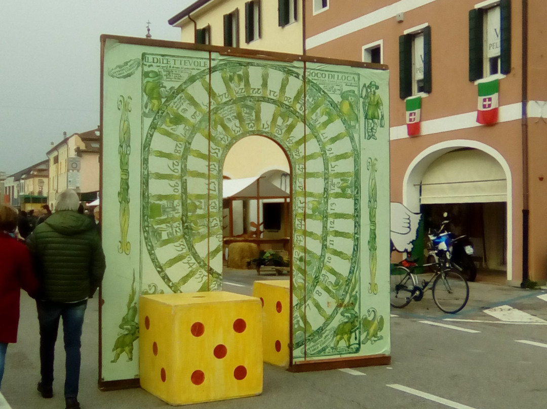 Piazza Martiri Della Libertà景点图片