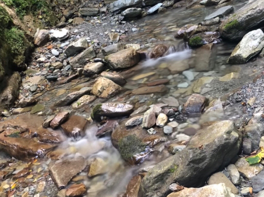Weeping Rocks Waterfall景点图片