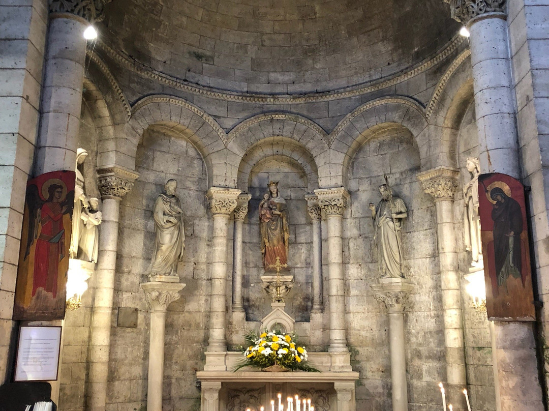 Abbatiale Saint-Pierre-Brantome en Perigord City必去景点
