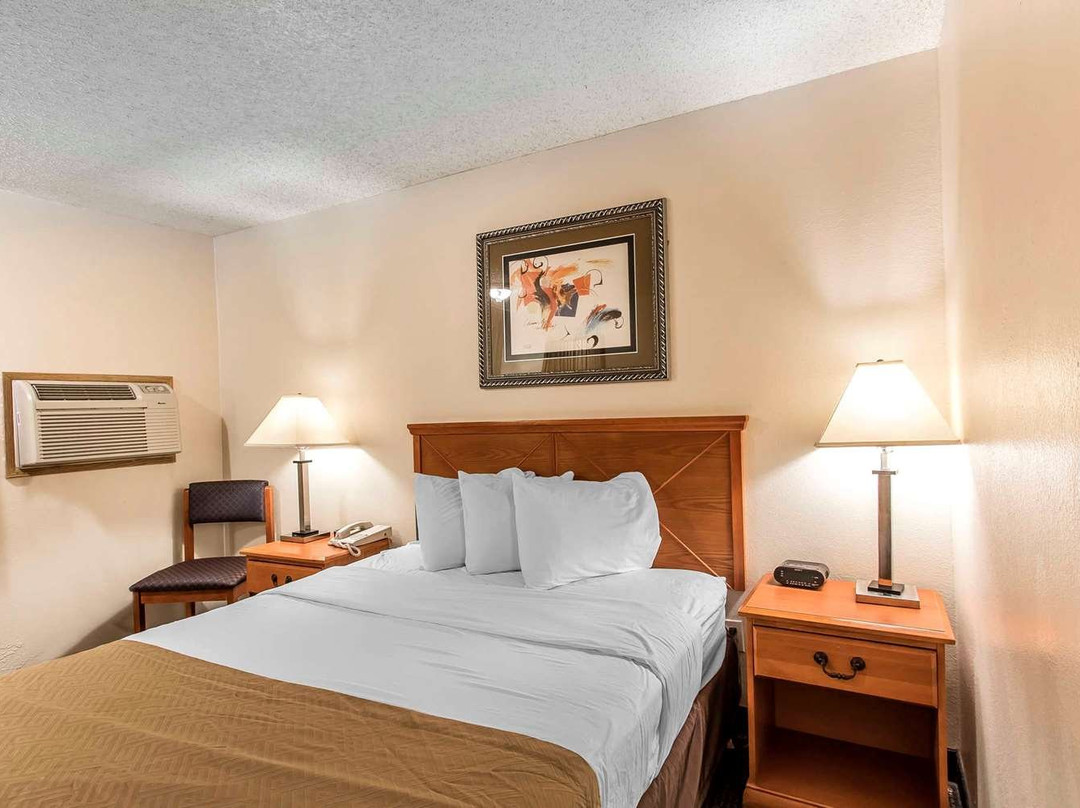 Econo Lodge Inn & Suites主图