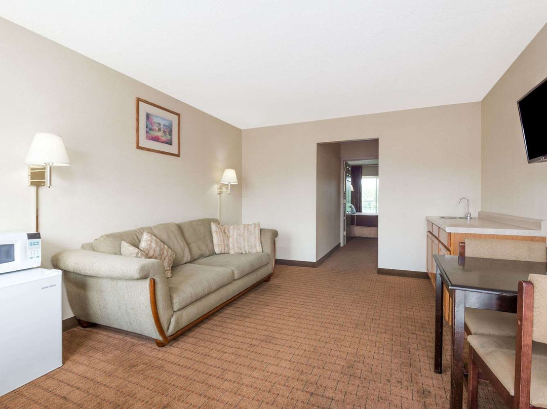 Howard Johnson by Wyndham Springfield主图