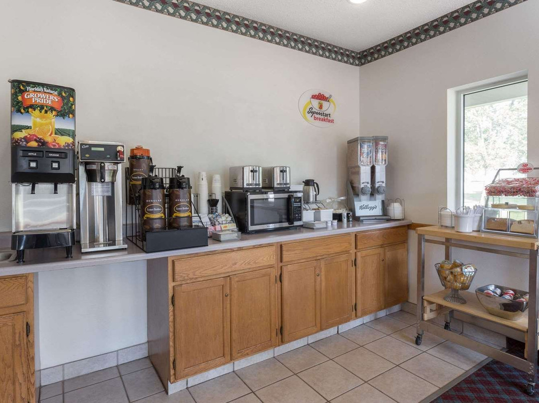 Super 8 by Wyndham Cresco IA主图