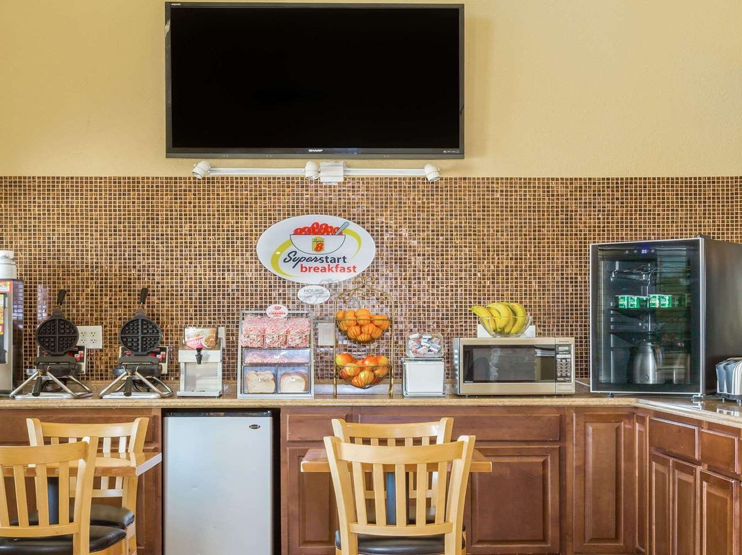 古德伊尔-凤凰城温德姆速8酒店主图