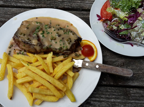 Holzerath餐馆和美食-Spiessbratenhalle Schillingen