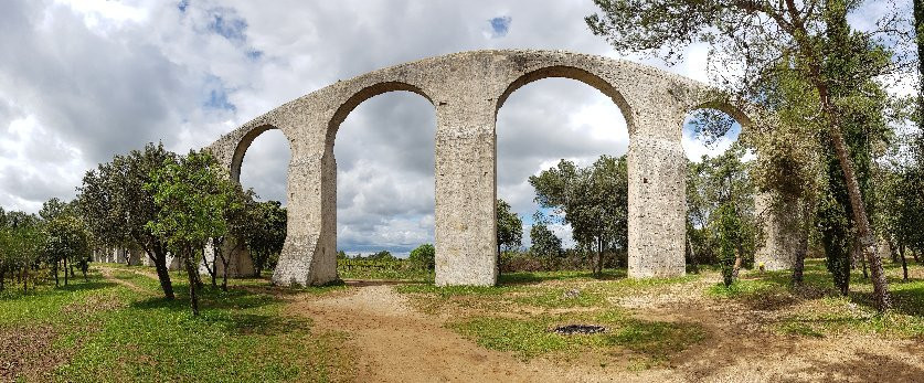 Aqueduct de Castries景点图片