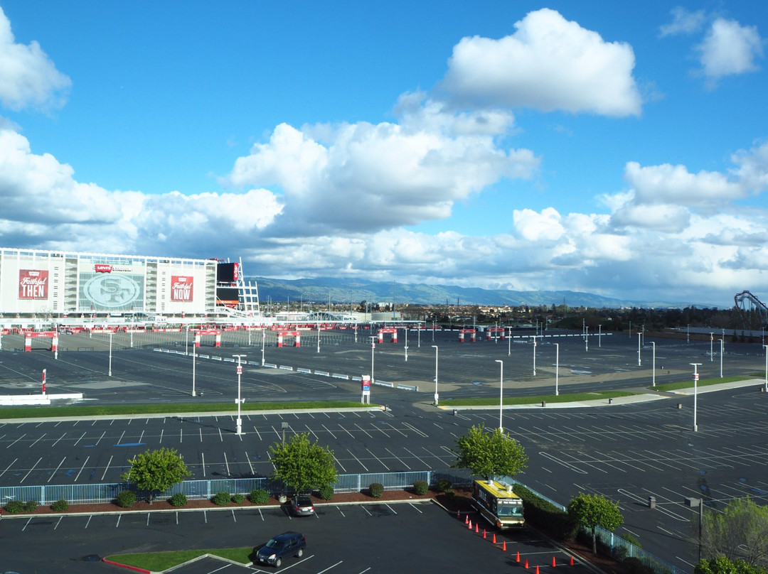 希尔顿圣克拉拉酒店主图