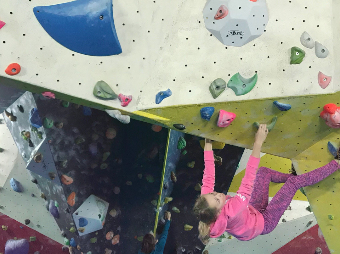 Avertical World Climbing Centre-敦提必去景点
