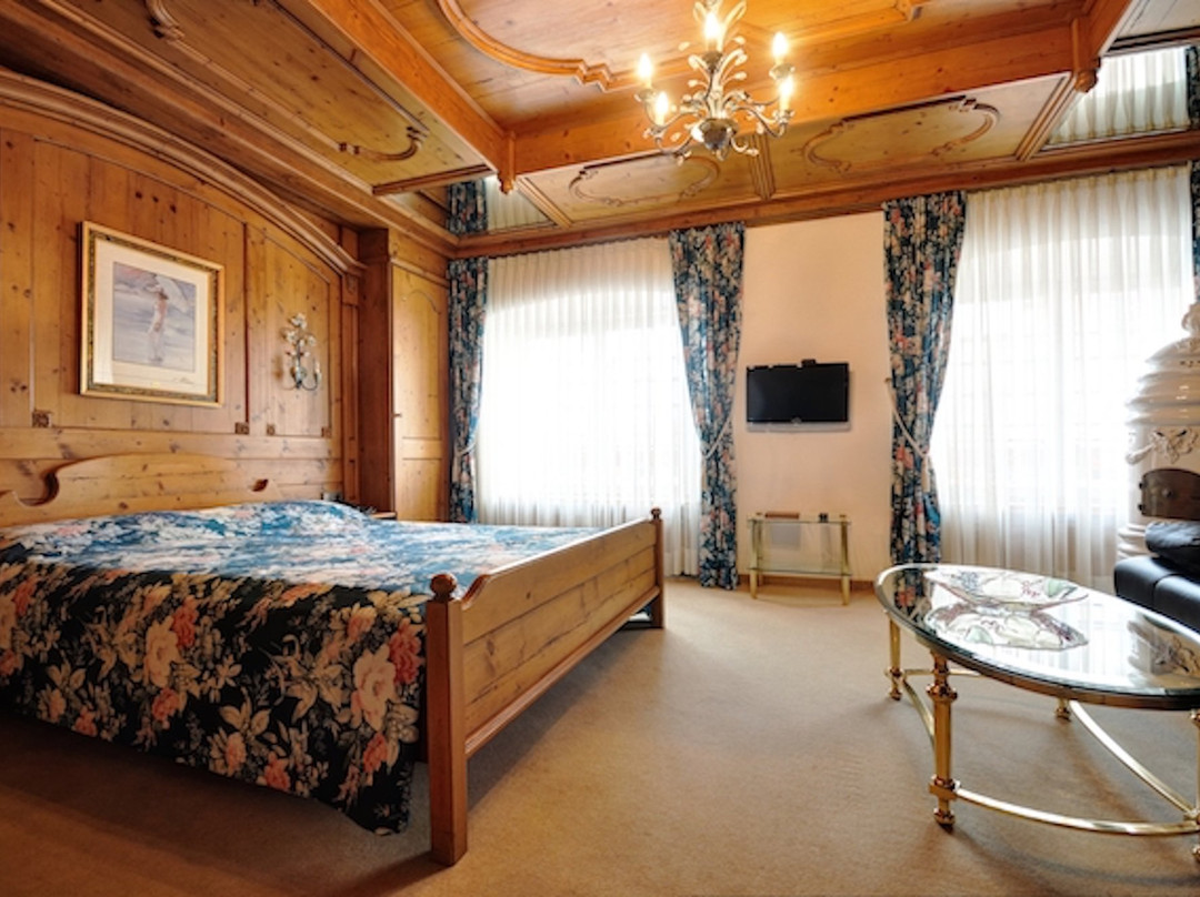 明镜哈尔尼酒店主图