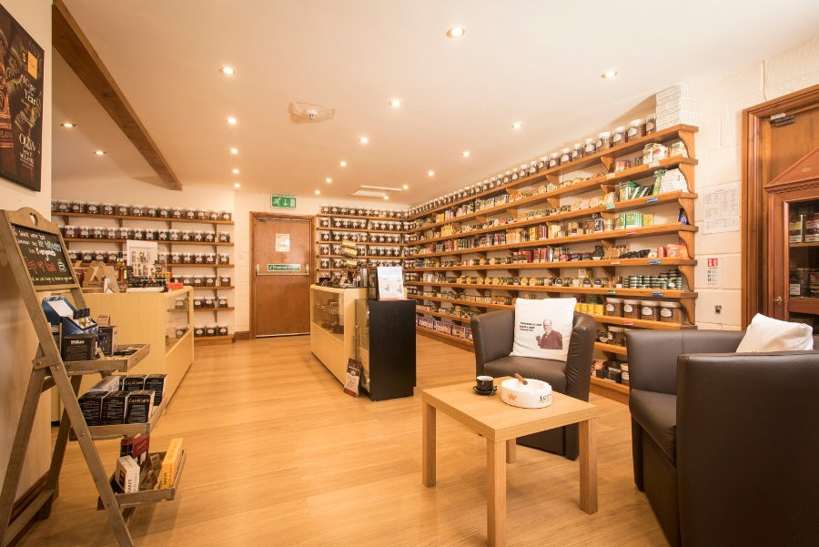 Turmeaus Tobacconist景点图片