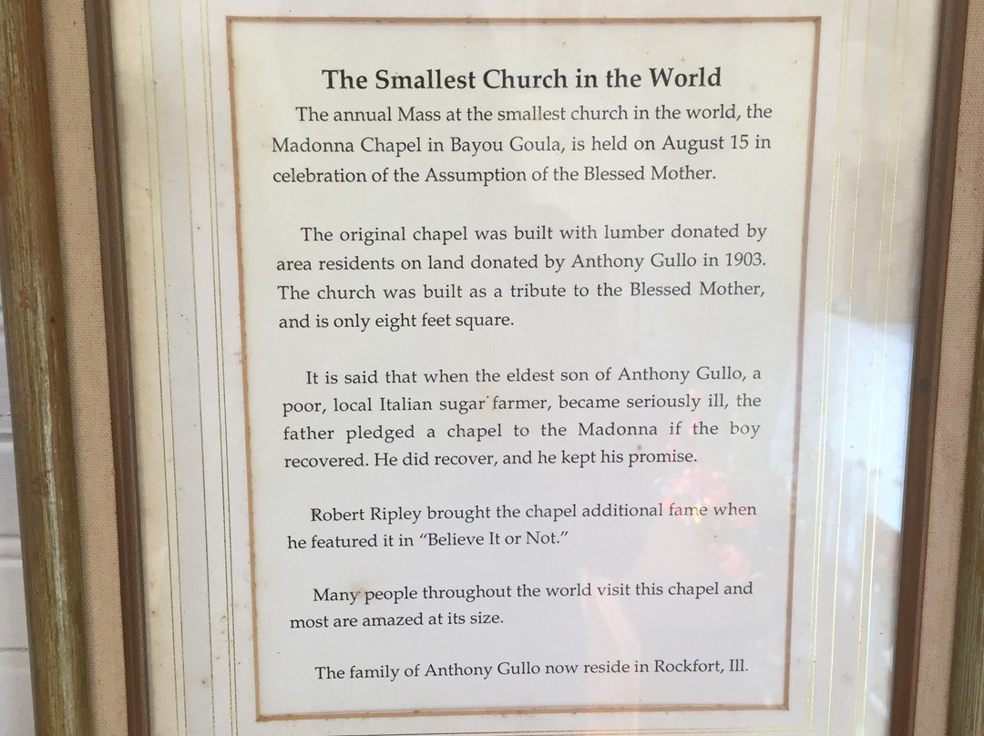 Chapel of the Madonna - "Smallest Church in the World"景点图片