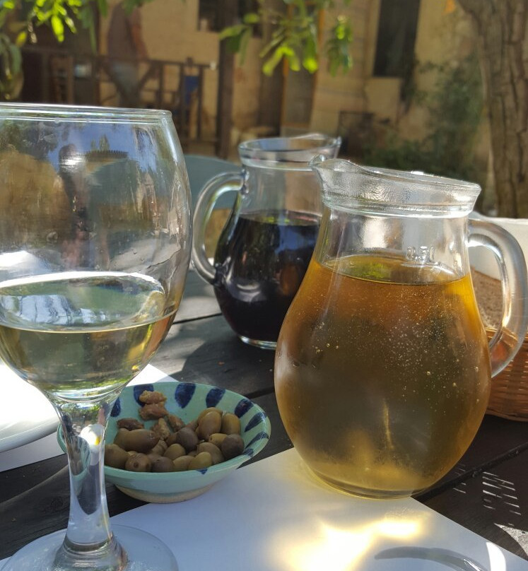 Ampelostrates-Koiliomenos必去景点