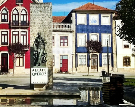 Monumento a Eça de Queiroz-波瓦－迪瓦尔津必去景点