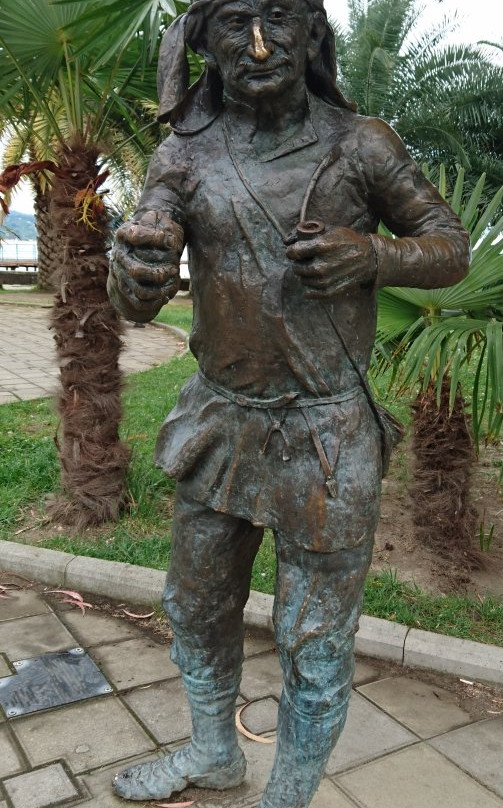 Sculpture Starik Tachkum