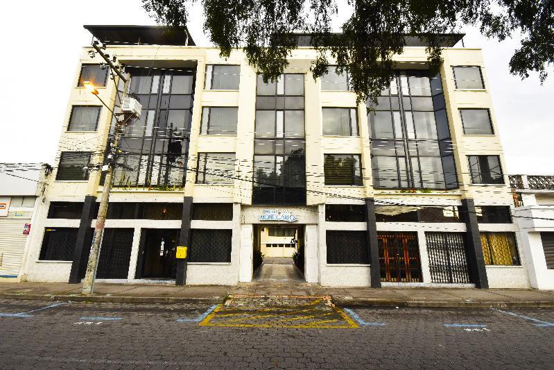 伊瓦拉酒店住宿-Hotel Montecarlo