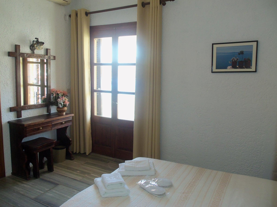 Alexandros Hotel主图