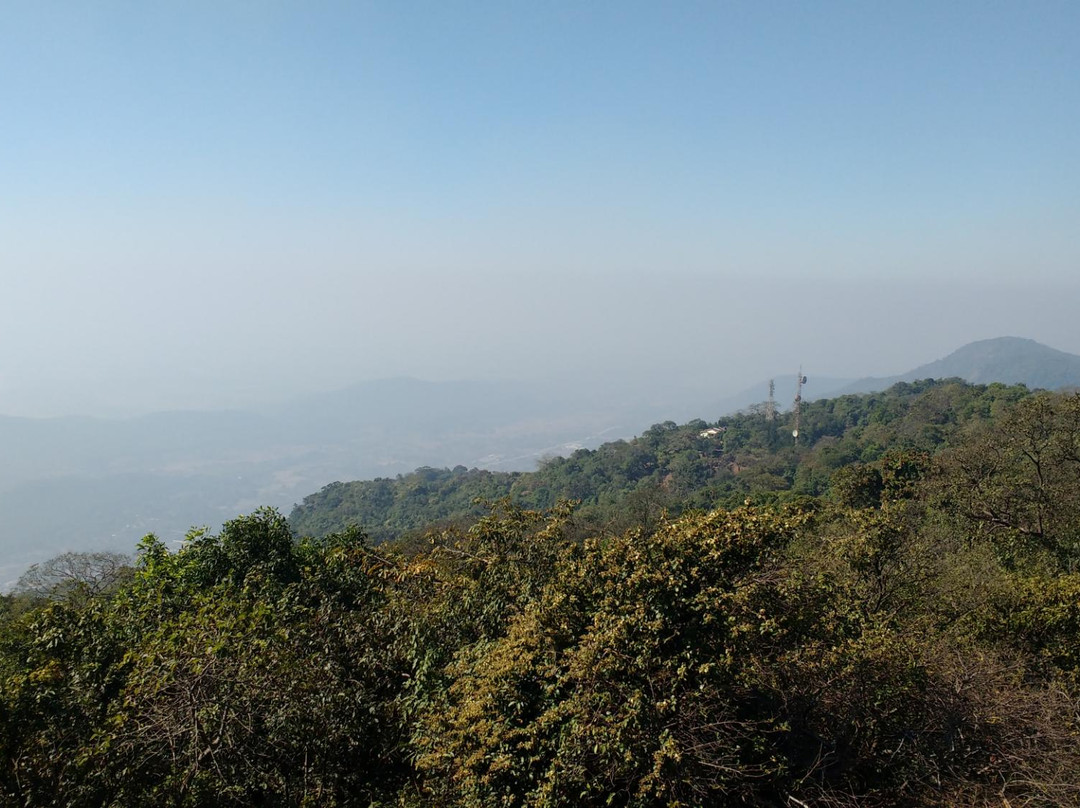 Hill View Hotel & Resort主图