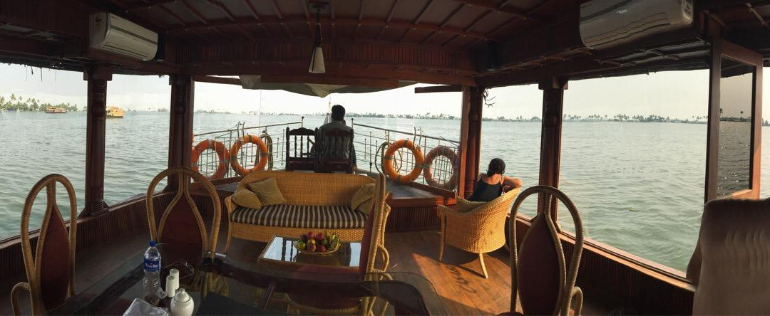 Queen Elizabeth Houseboats景点图片
