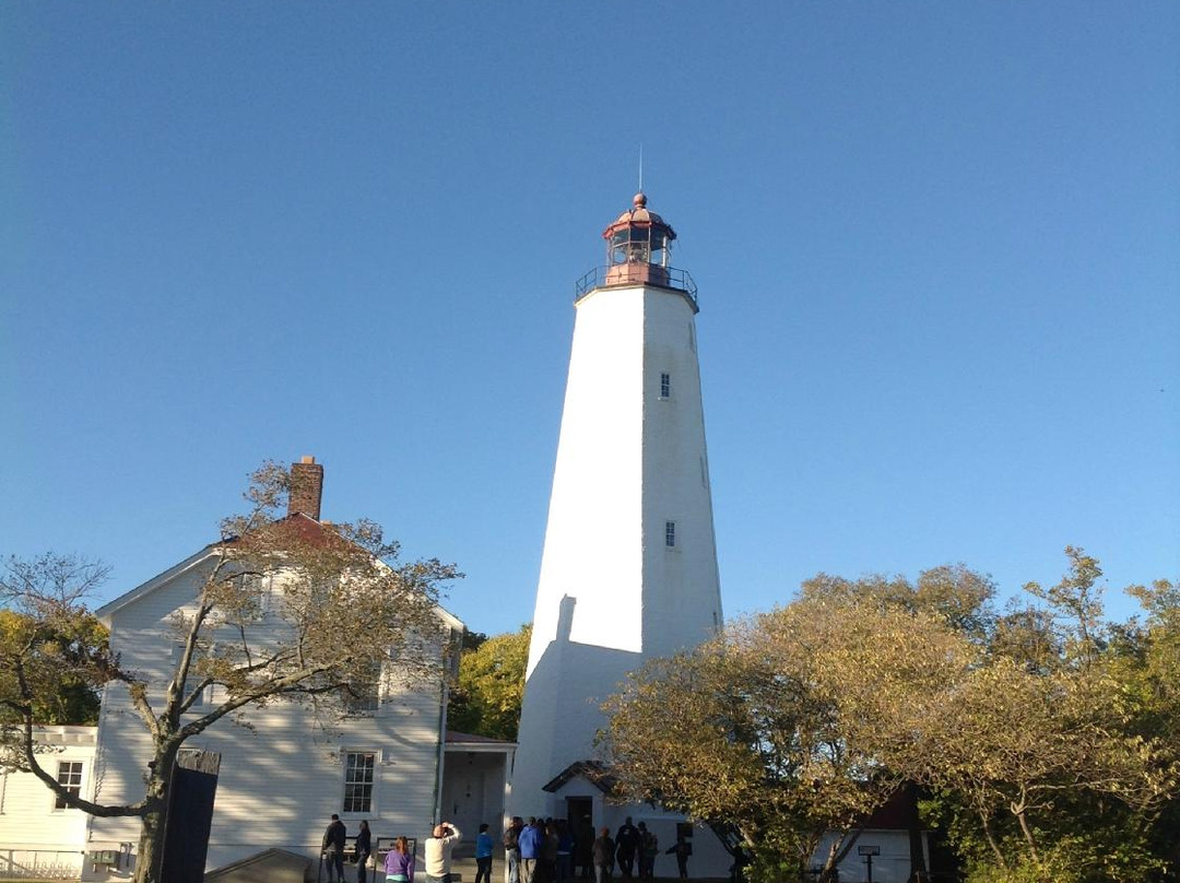 Sandy Hook Light House景点图片