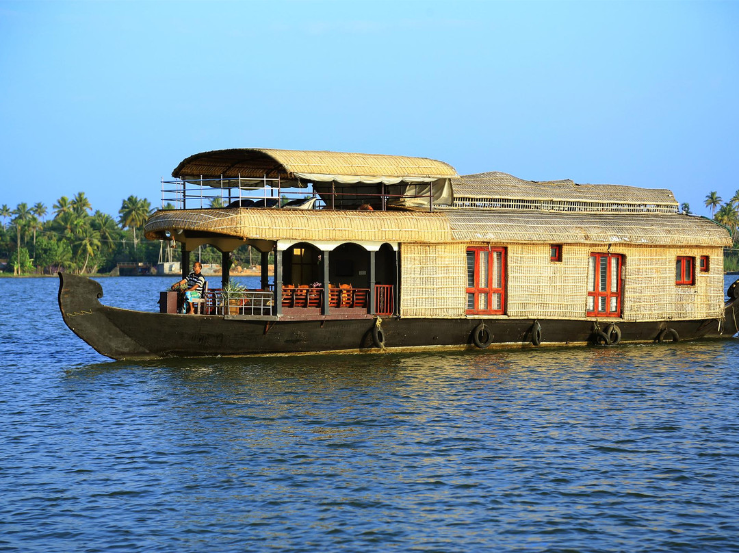 Queen Elizabeth Houseboats景点图片