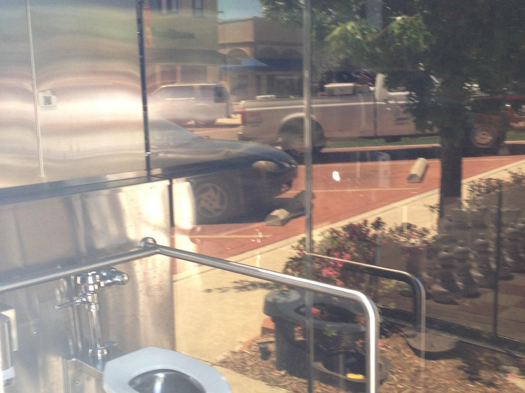 Glass Restrooms-Sulphur Springs必去景点