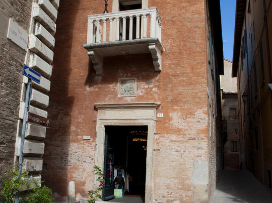 Libreria di Frusaglia-佩萨罗必去景点