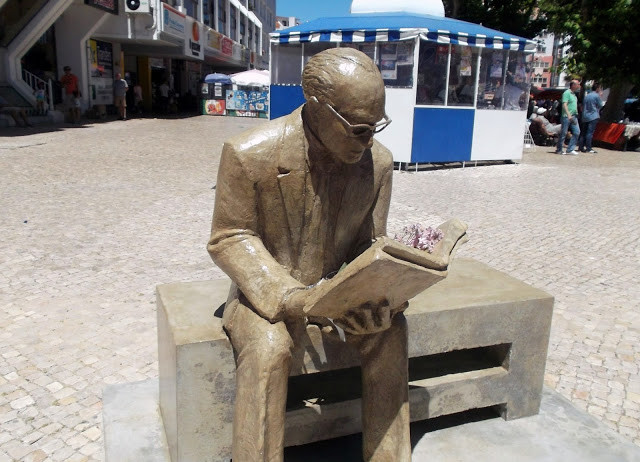 Estatua Dr. Horacio Louro-卡帕丽卡海岸必去景点