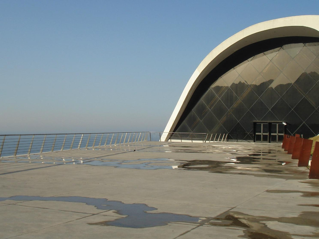 Auditorium Oscar Niemeyer-拉韦洛必去景点