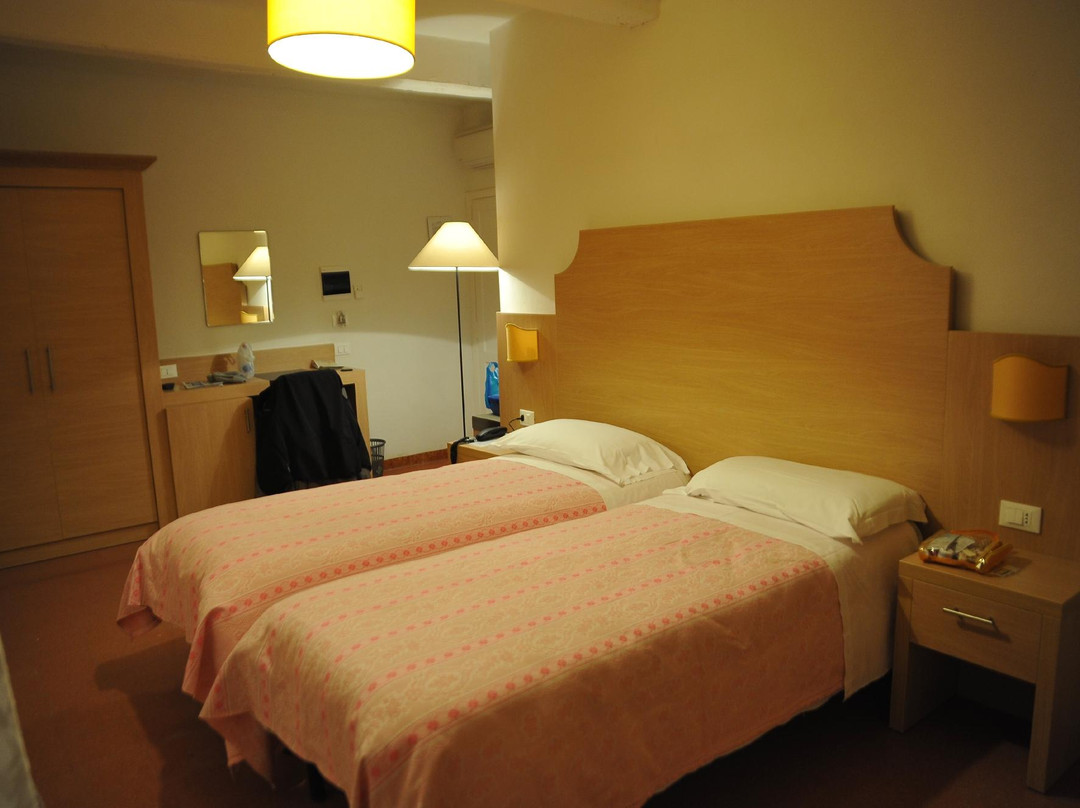 Capezzana酒店住宿-Albergo Giugni