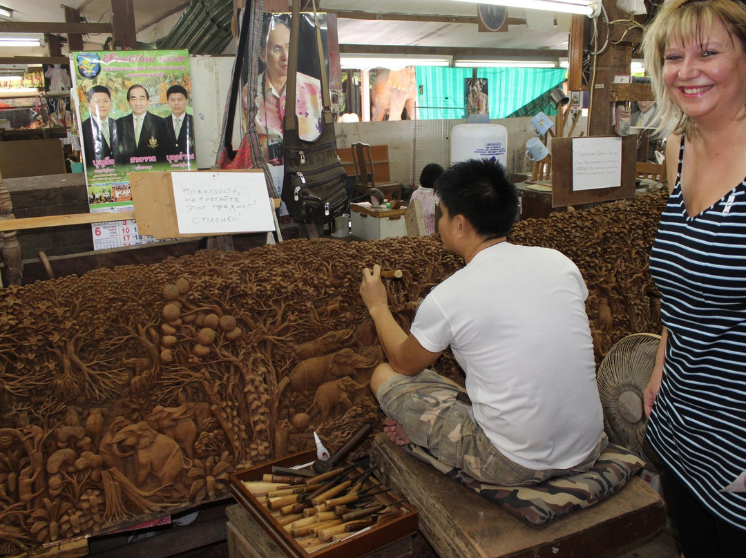 Carved Woods Factory景点图片