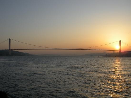 Bosphorus Bridge-伊斯坦布尔必去景点