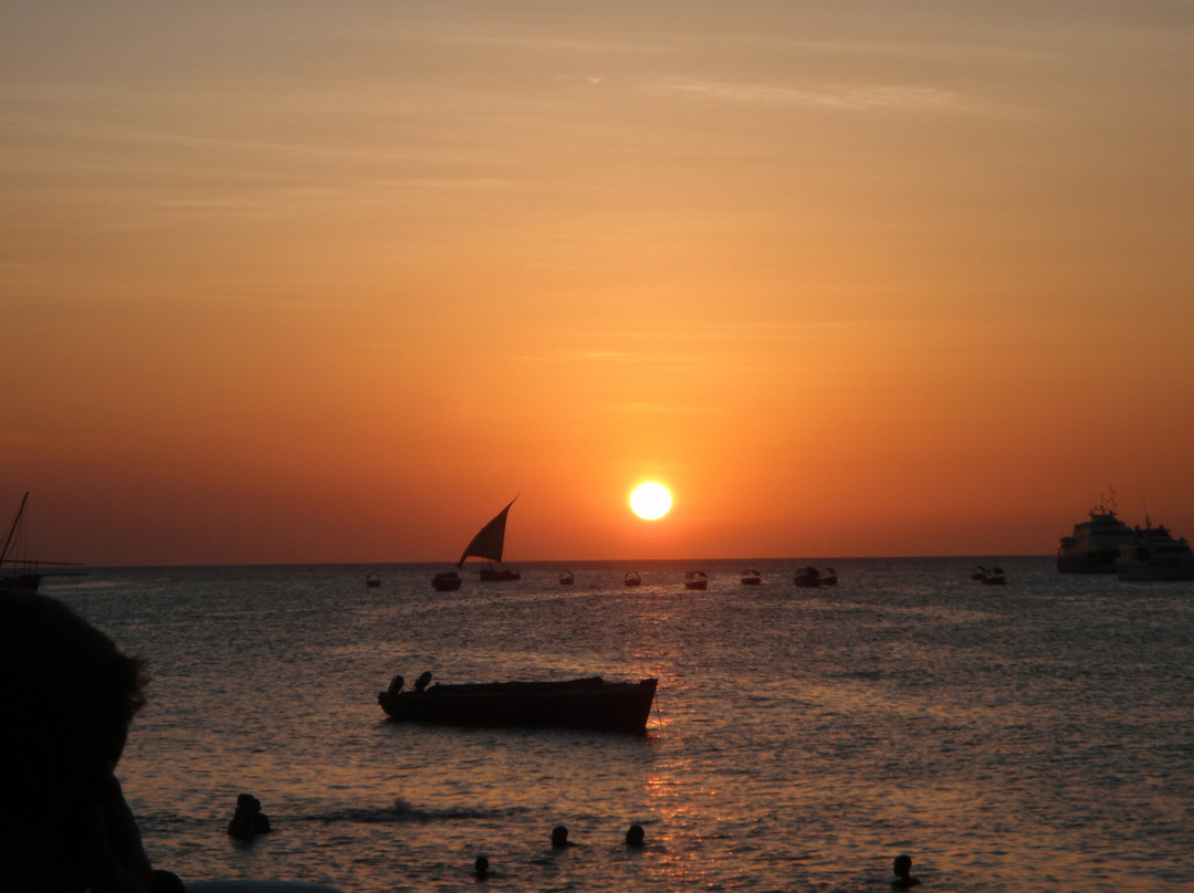 方古尼皇宫酒店主图