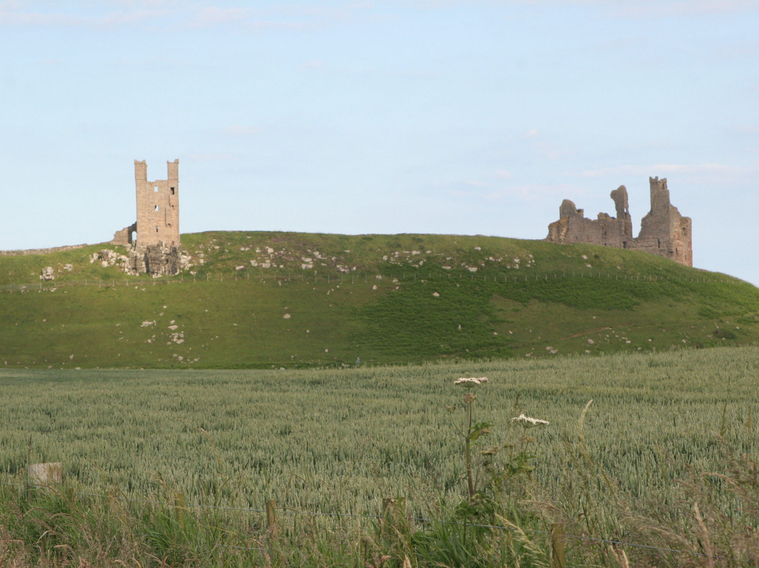 Dunstanburgh Castle景点图片