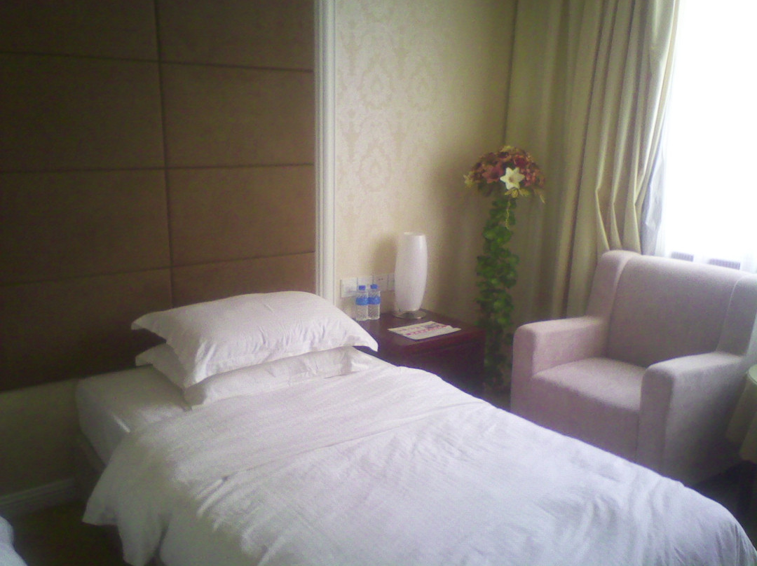 丽天大酒店主图