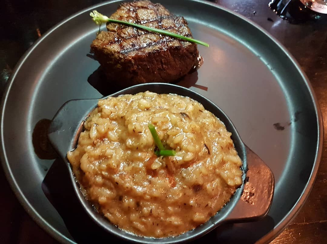 Cavi Emporio & Bistro