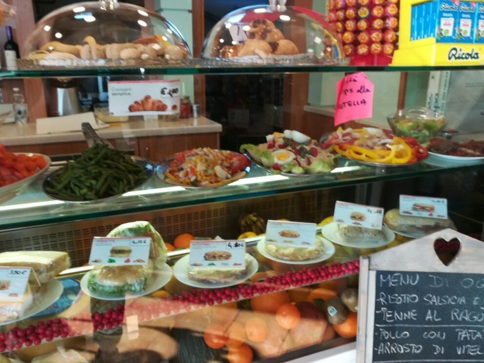 Azzano d'Asti餐馆和美食-Eni Cafe