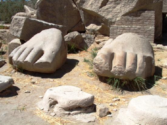 Ramesseum (Mortuary Temple of Ramses II)-卢克索必去景点