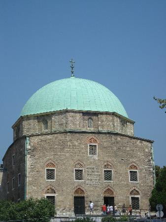 Mosque of Pasha Gazi Kassim Church of Gyertyaszentelo Boldogasszony景点图片