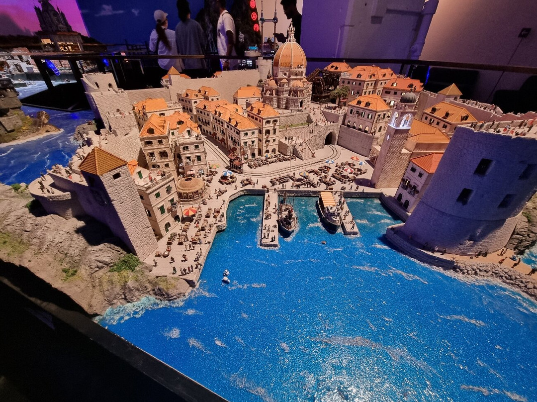 Small World Miniature Museum景点图片