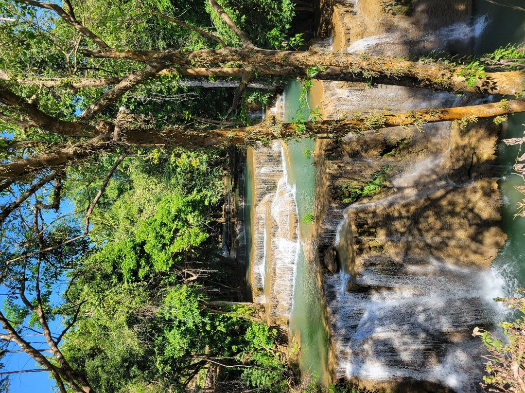 Huay Mae Khamin Waterfalls景点图片