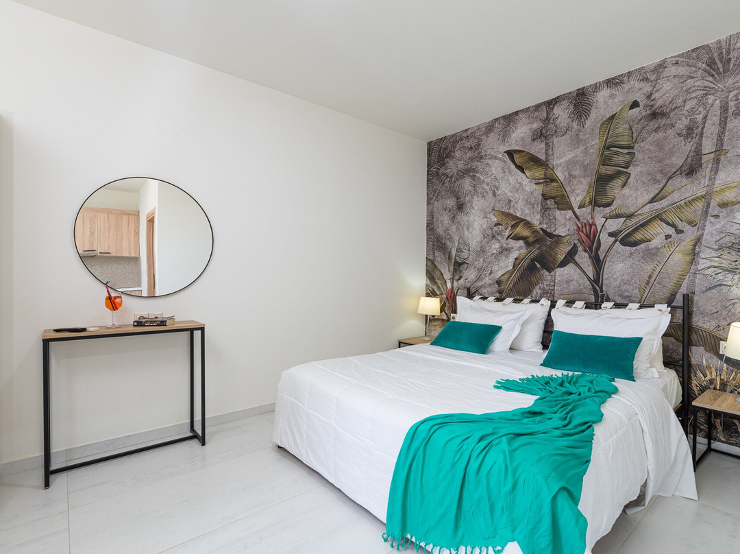 Angela Studios Apartments主图