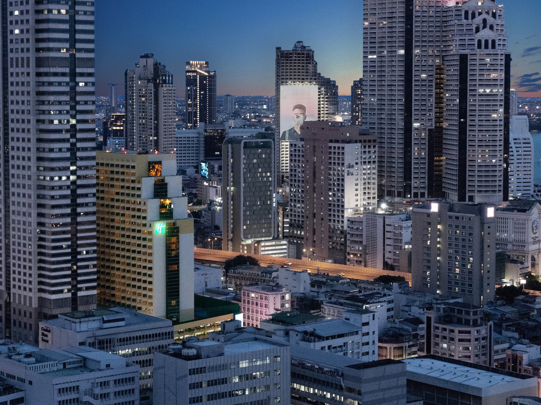 曼谷西隆假日酒店主图