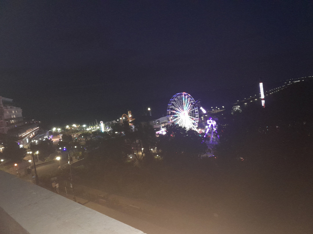 码头美景酒店主图