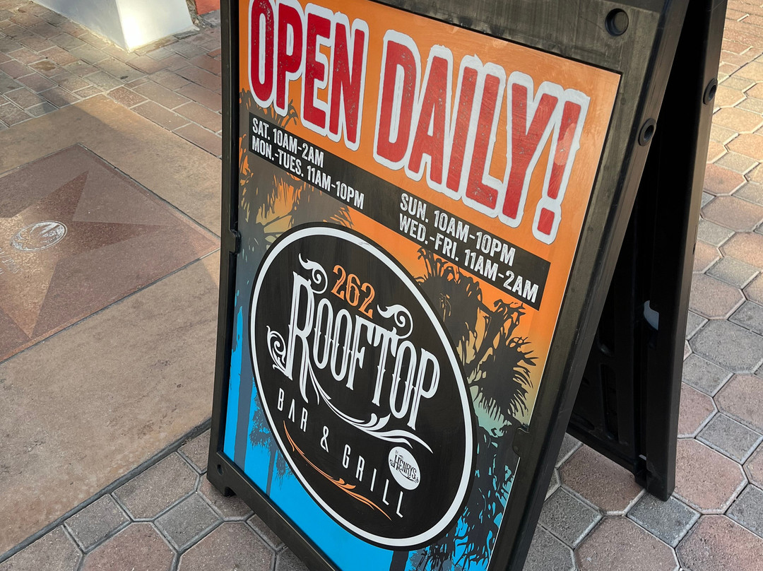 Rooftop 262 Bar & Grill