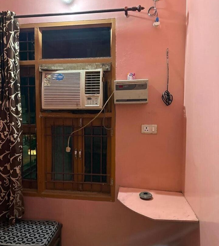 OYO 811442 Royal Guest House