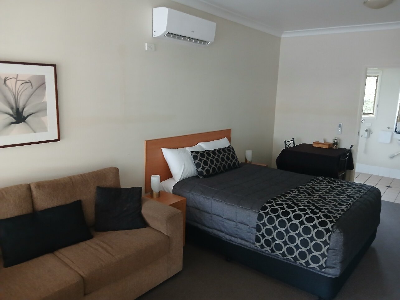Country Roads Motor Inn-官方