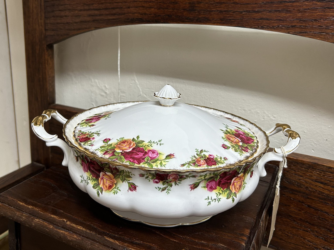 Carmarthen Antiques Centre景点图片