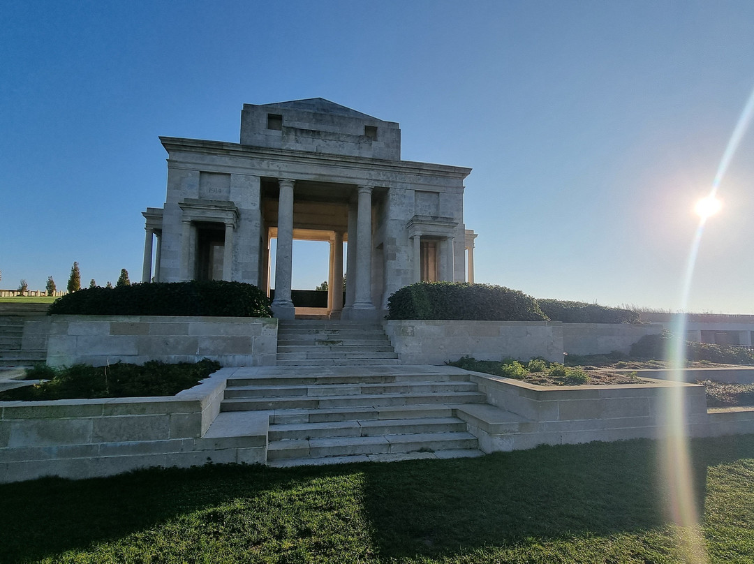 Chemins d'Histoire Battlefield Tours景点图片