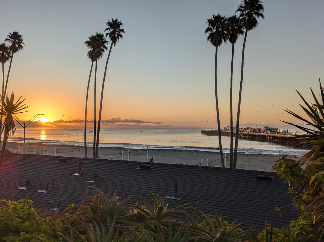 海滩街套房酒店主图