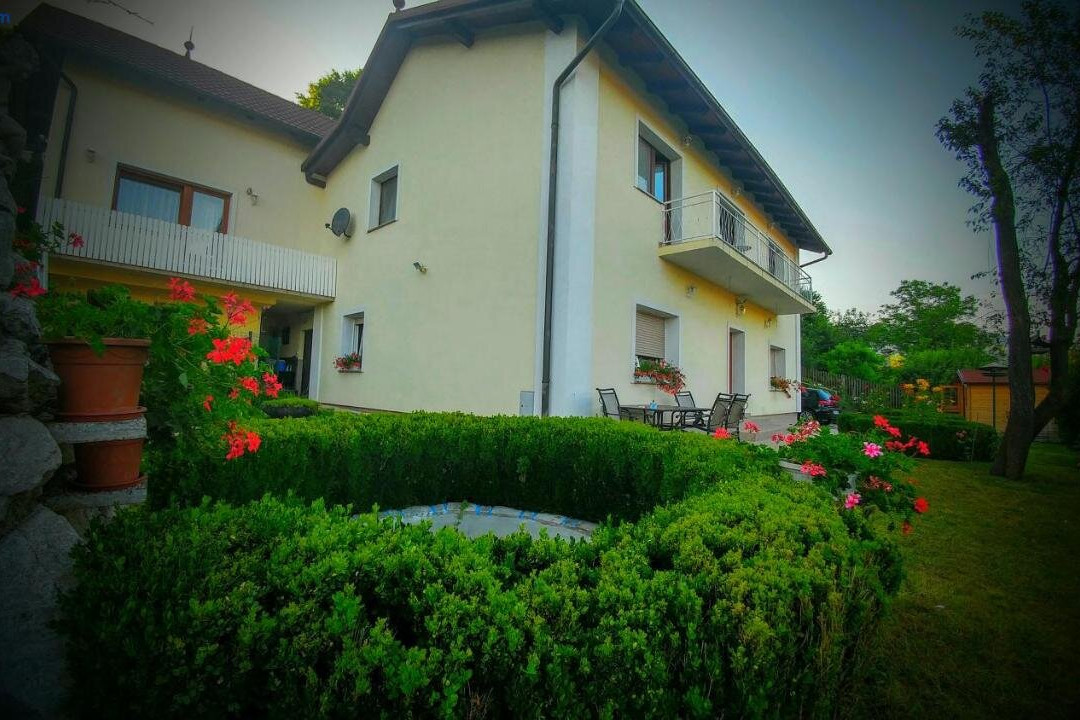 Apartments Ina